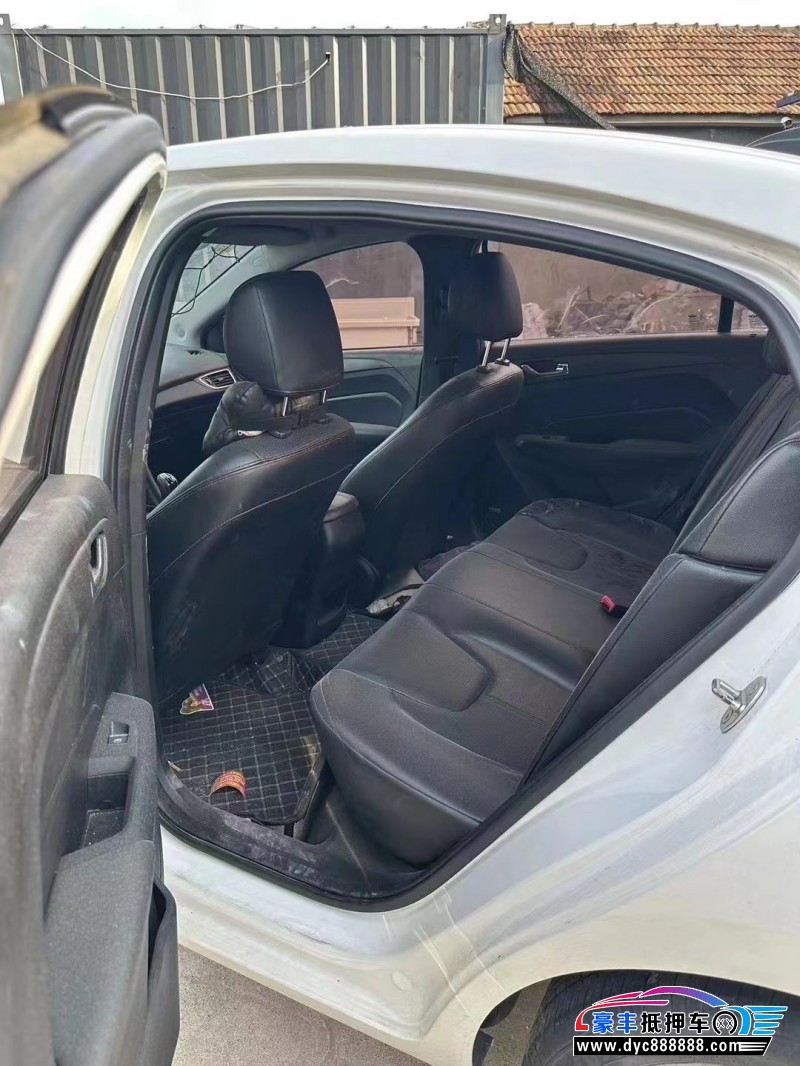 17年奇瑞艾瑞泽3轿车抵押车出售