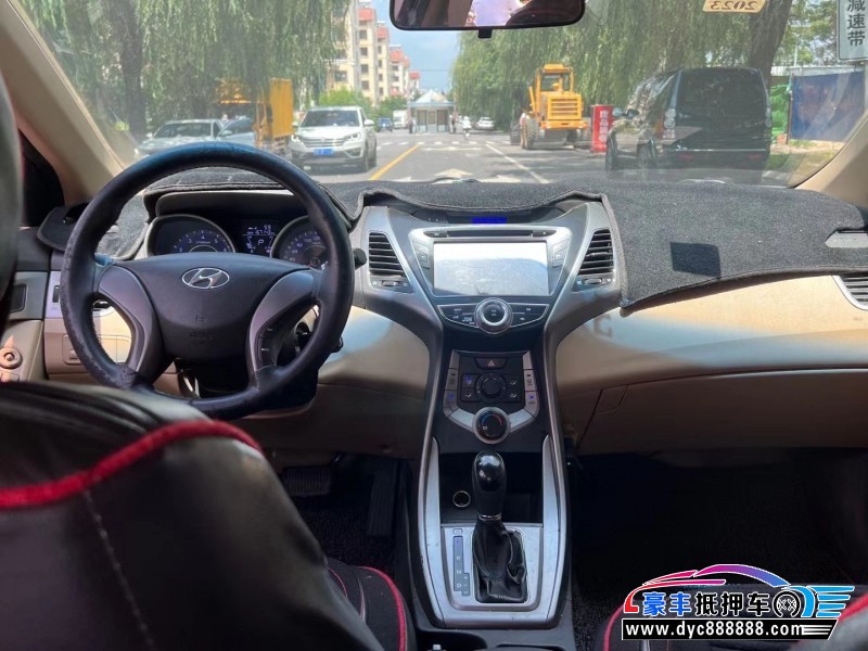 12年现代朗动轿车抵押车出售