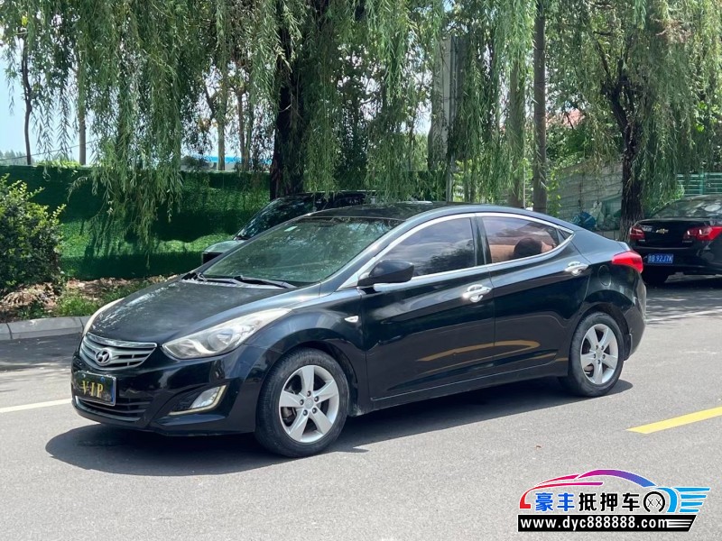 12年现代朗动轿车抵押车出售