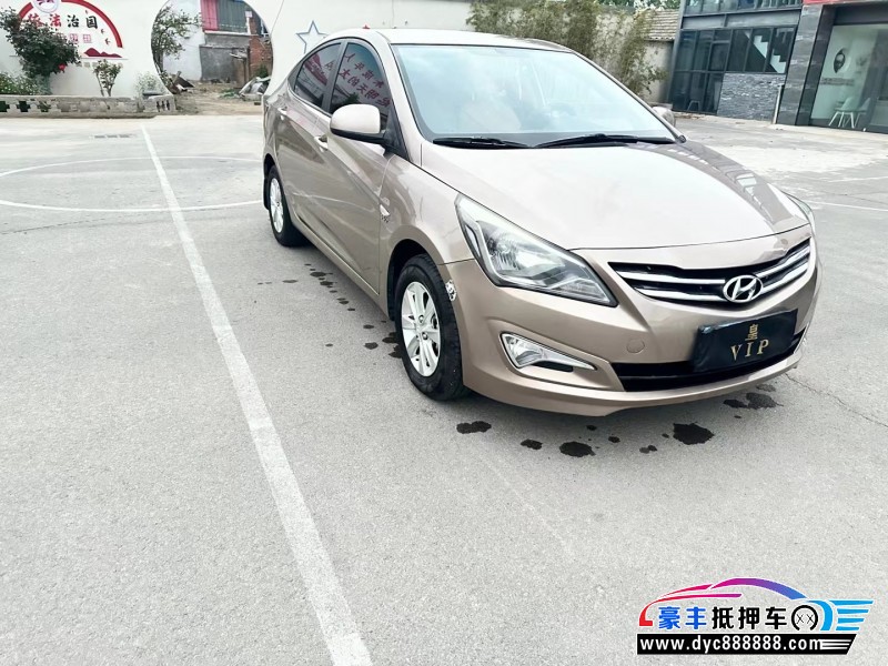 15年现代瑞纳轿车抵押车出售