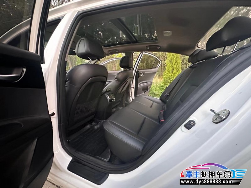 17年起亚K4轿车抵押车出售