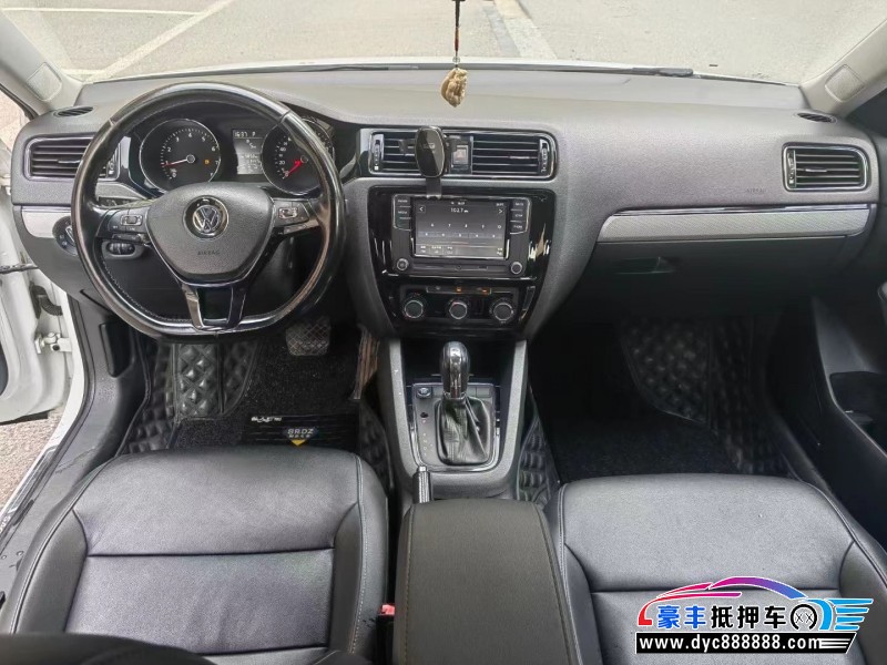 17年大众速腾轿车抵押车出售