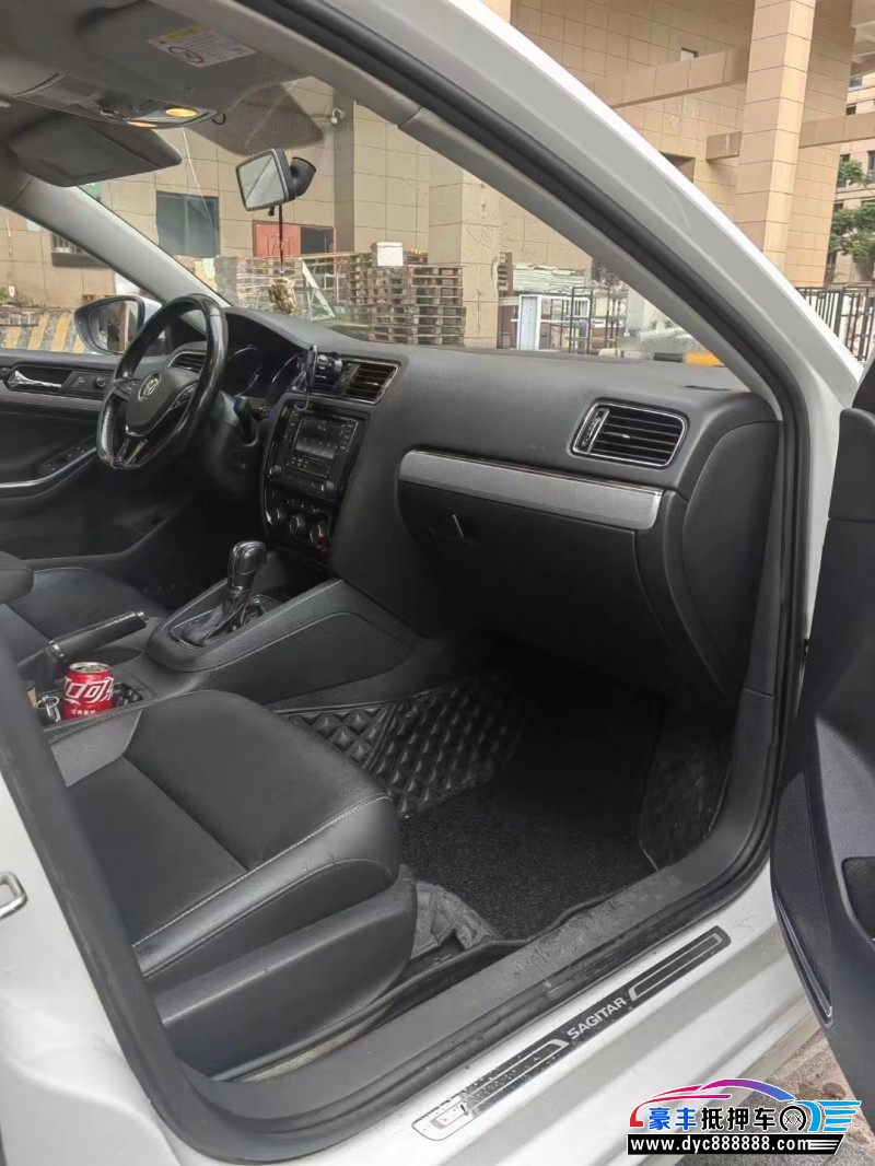 17年大众速腾轿车抵押车出售