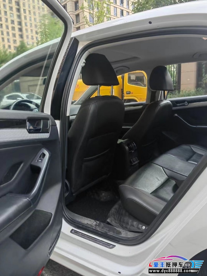 17年大众速腾轿车抵押车出售