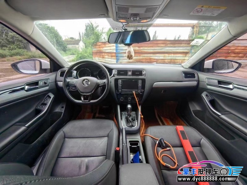 17年大众速腾轿车抵押车出售