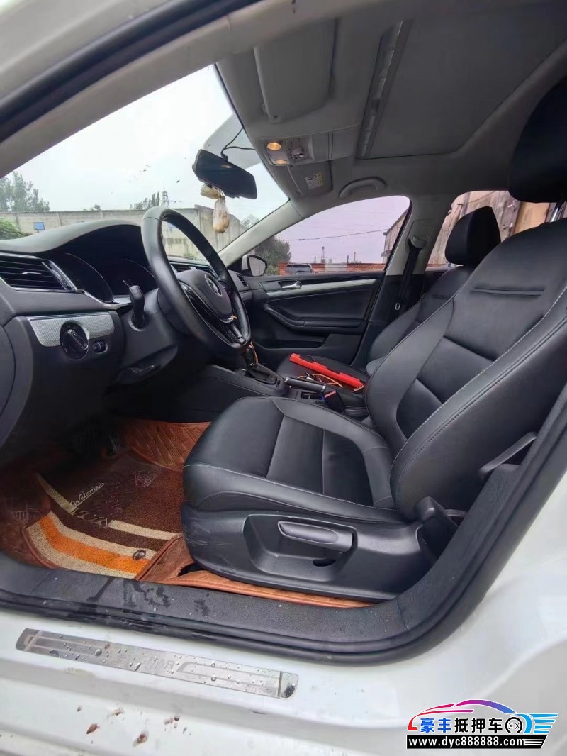 17年大众速腾轿车抵押车出售