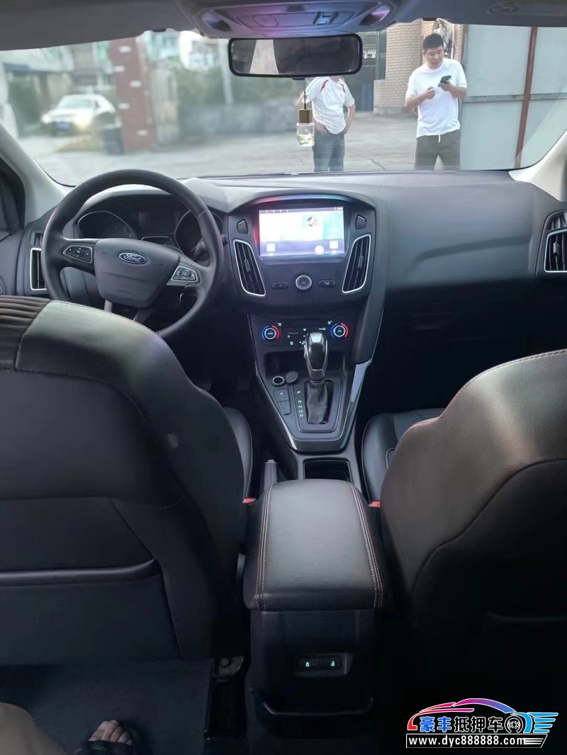 17年福特福克斯轿车抵押车出售