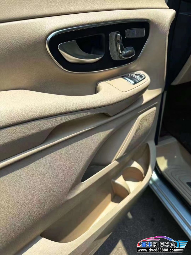 16年奔驰V轿车抵押车出售