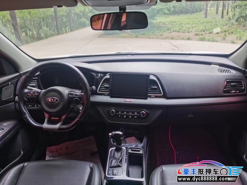 18年起亚K4轿车抵押车出售