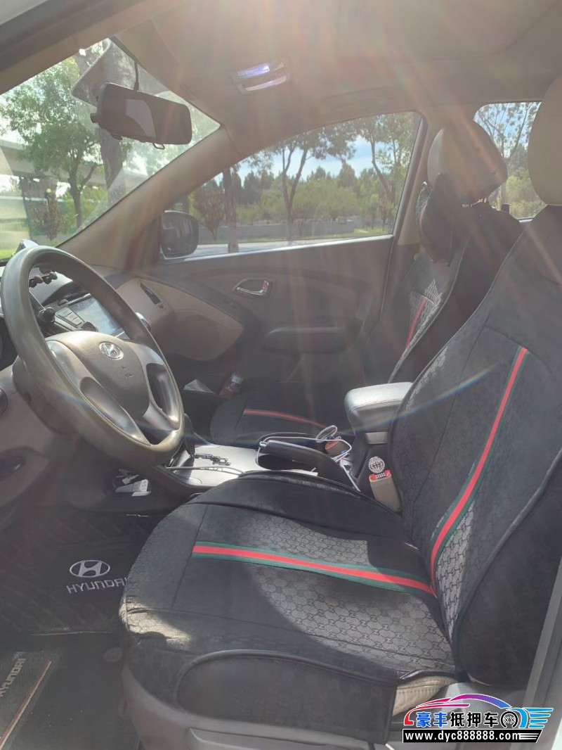 13年现代ix35轿车抵押车出售