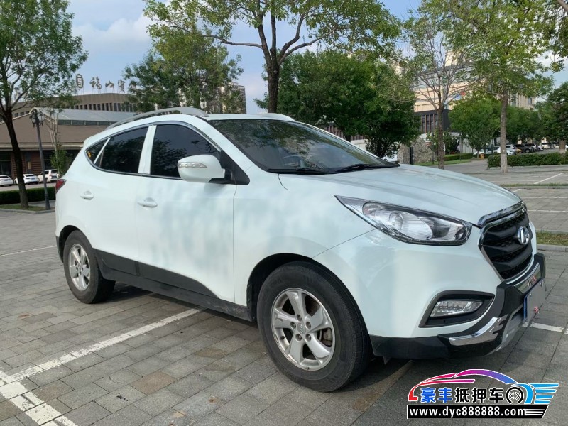 13年现代ix35轿车抵押车出售