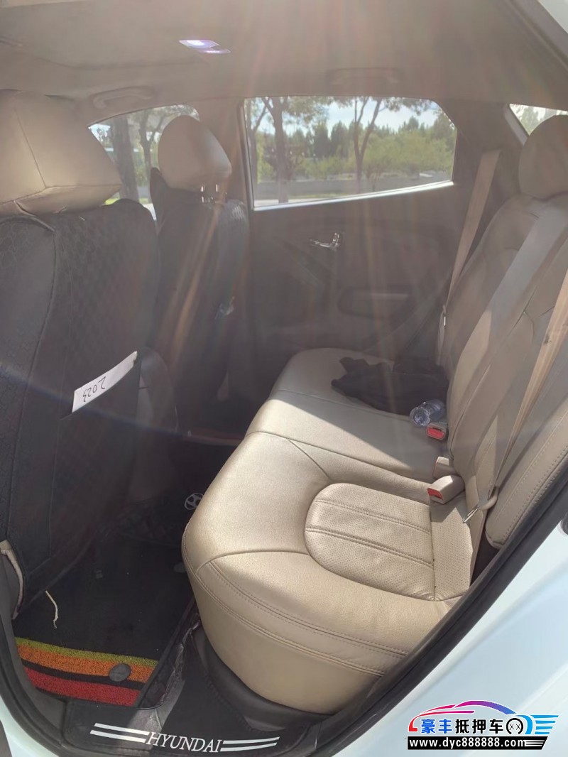 13年现代ix35轿车抵押车出售