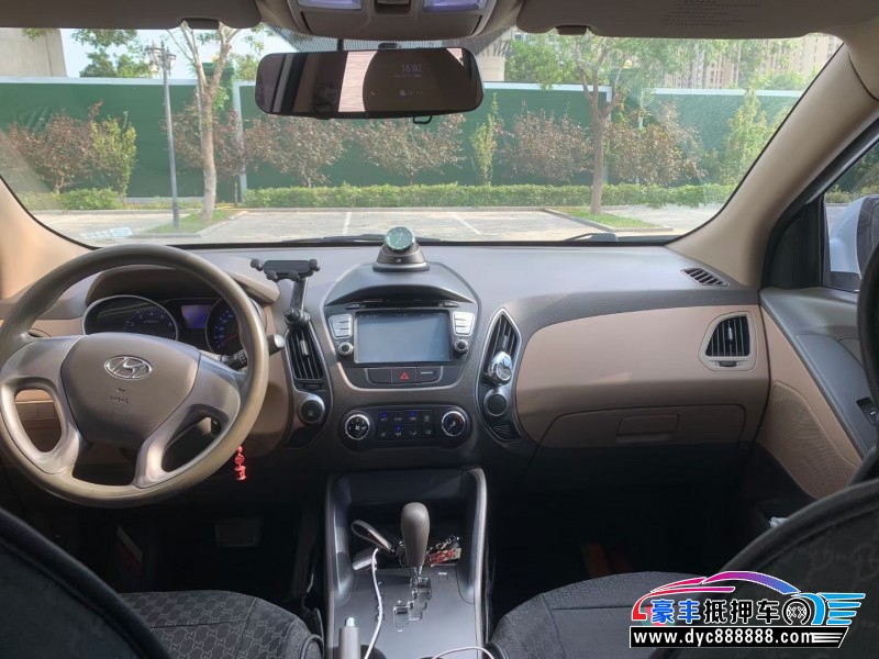 13年现代ix35轿车抵押车出售