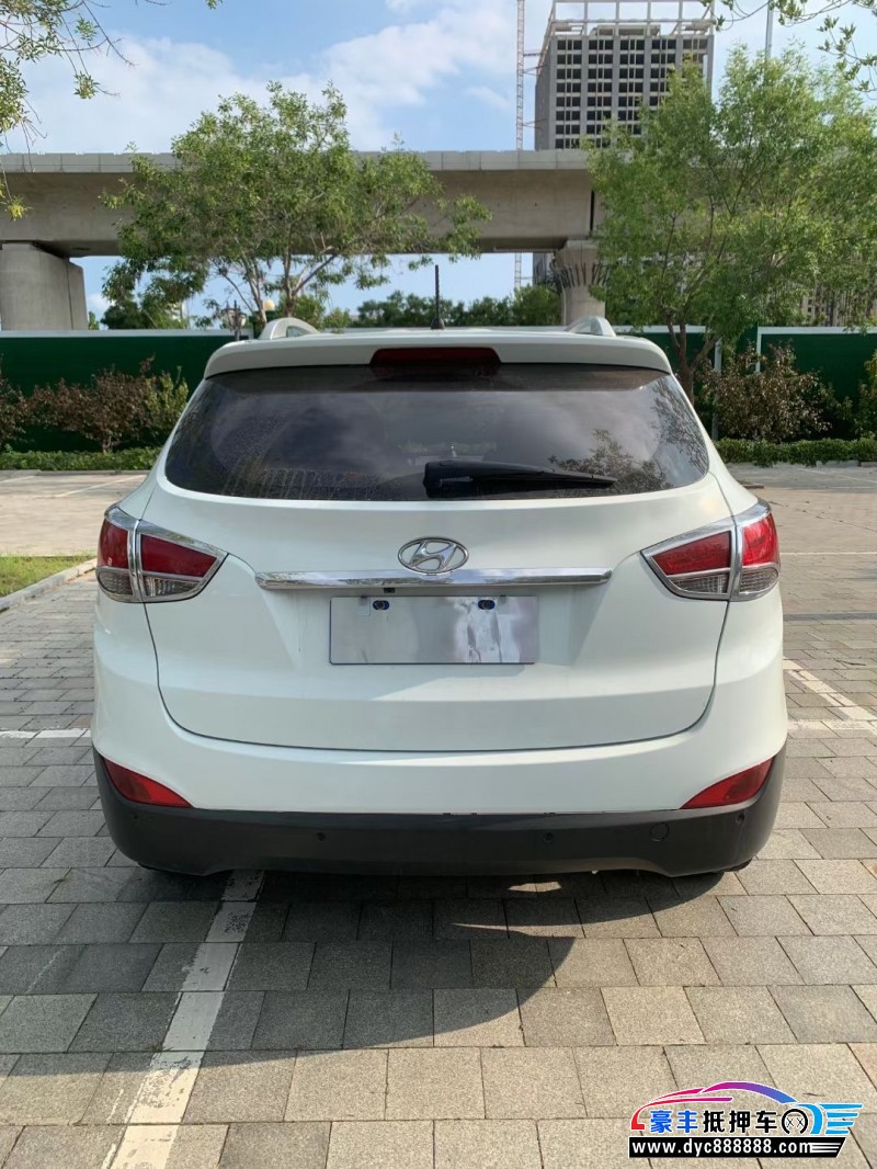 13年现代ix35轿车抵押车出售