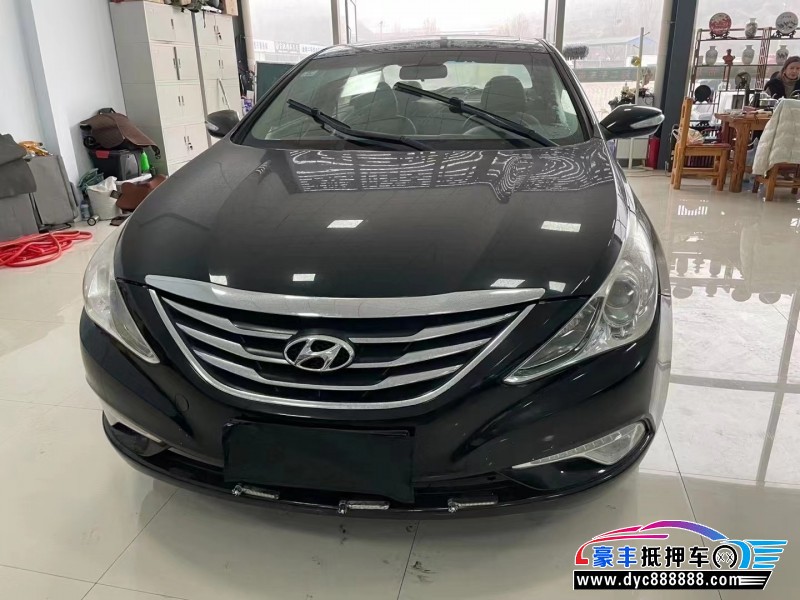 13年现代索纳塔轿车抵押车出售