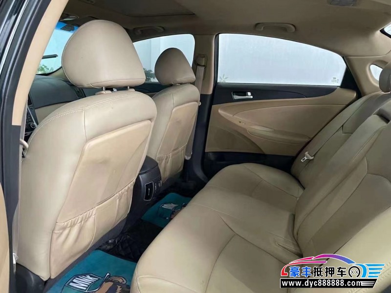 13年现代索纳塔轿车抵押车出售