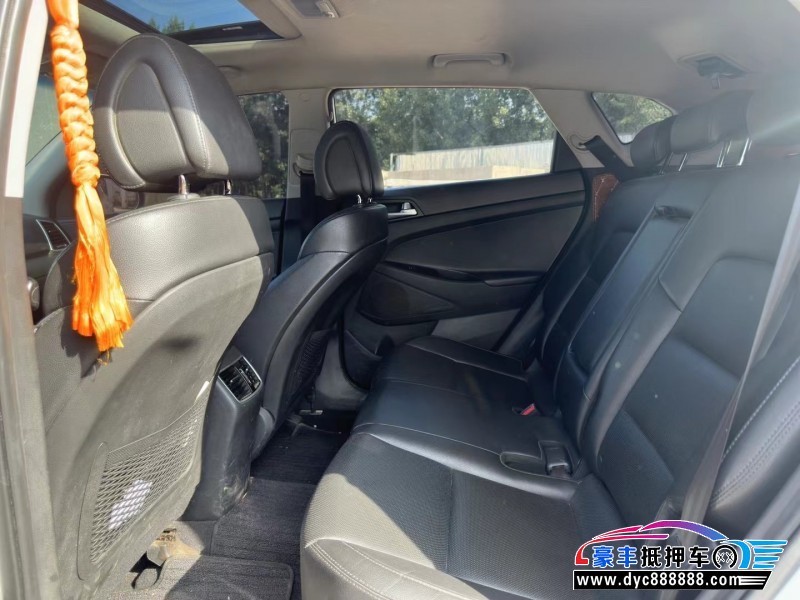 16年现代途胜轿车抵押车出售