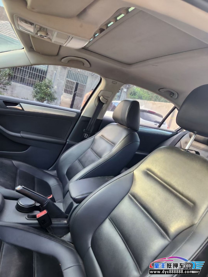 14年大众速腾轿车抵押车出售