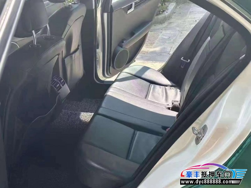 13年奔驰C轿车抵押车出售