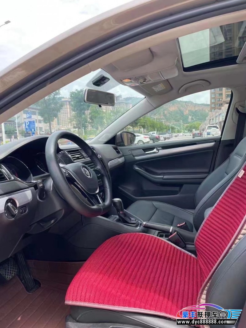 15年大众速腾轿车抵押车出售