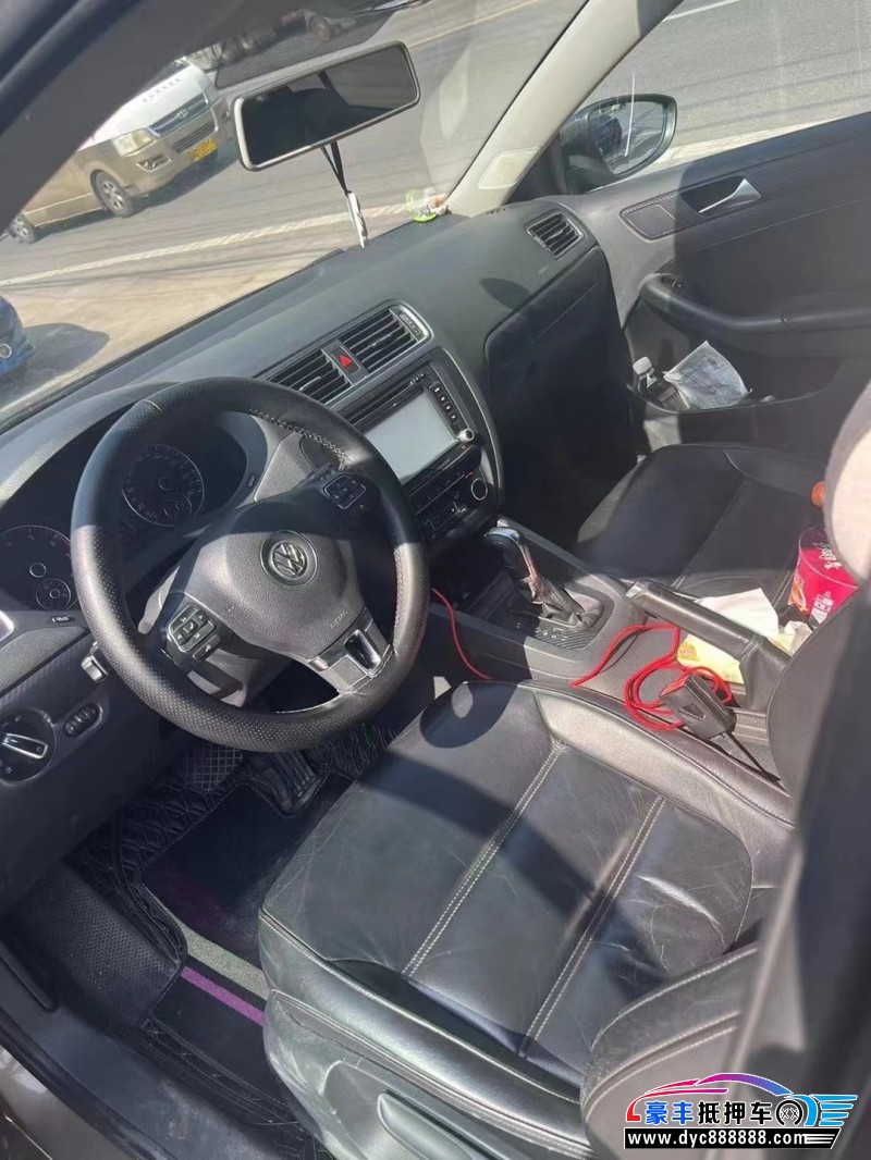 13年大众速腾轿车抵押车出售