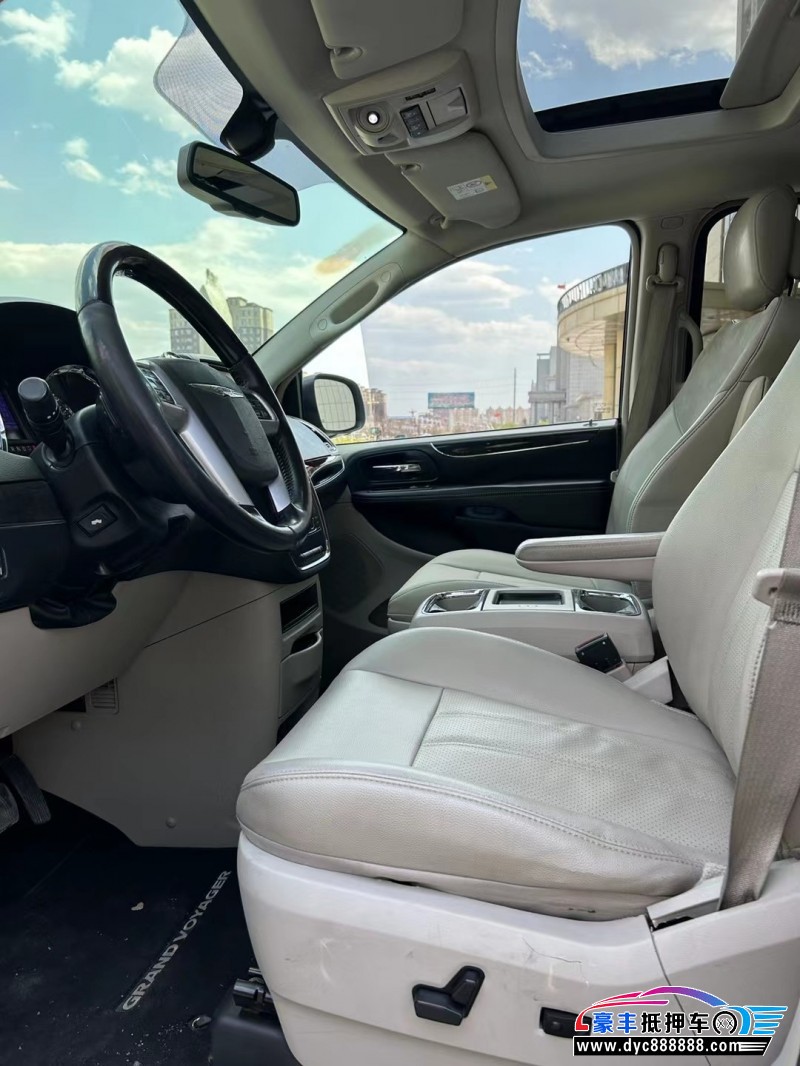 15年克莱斯勒大捷龙轿车抵押车出售