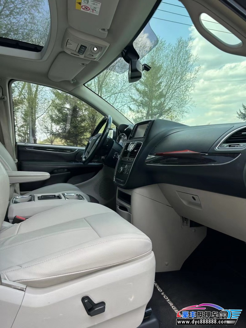 15年克莱斯勒大捷龙轿车抵押车出售