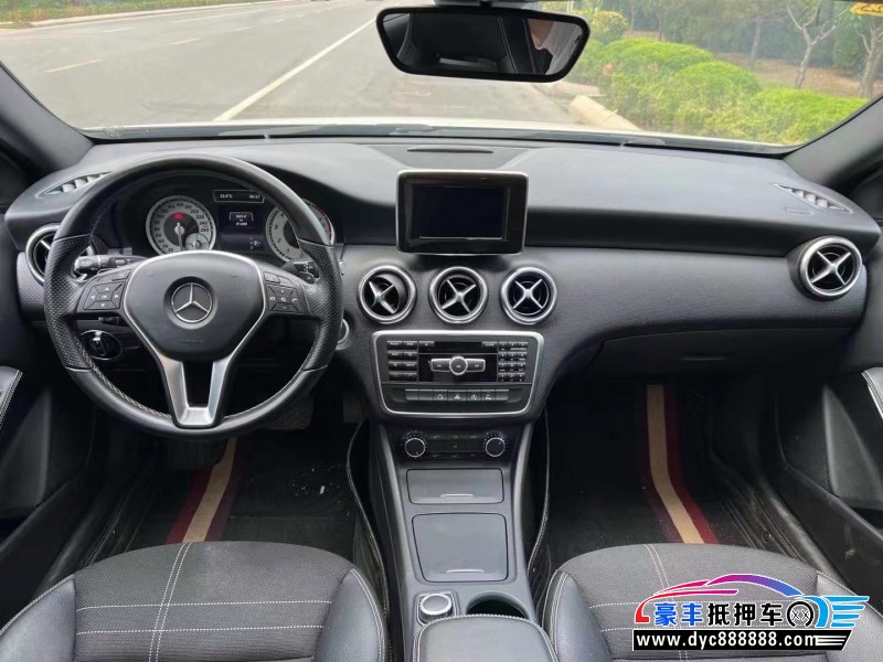 15年奔驰A轿车抵押车出售