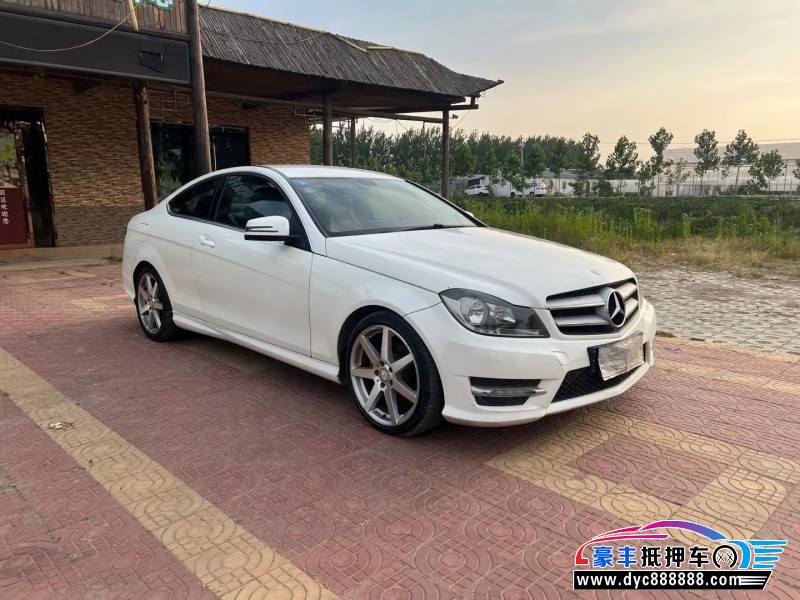 14年奔驰C轿车抵押车出售
