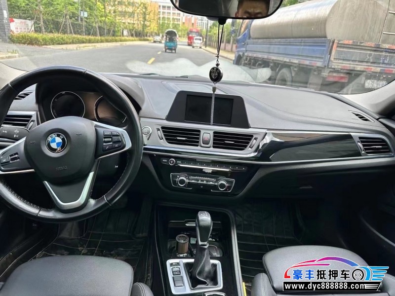 18年宝马1系轿车抵押车出售