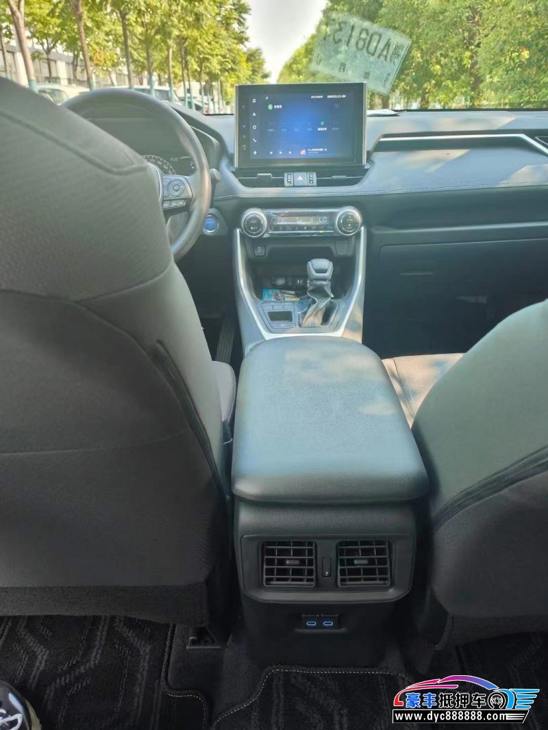 22年丰田RAV4轿车抵押车出售