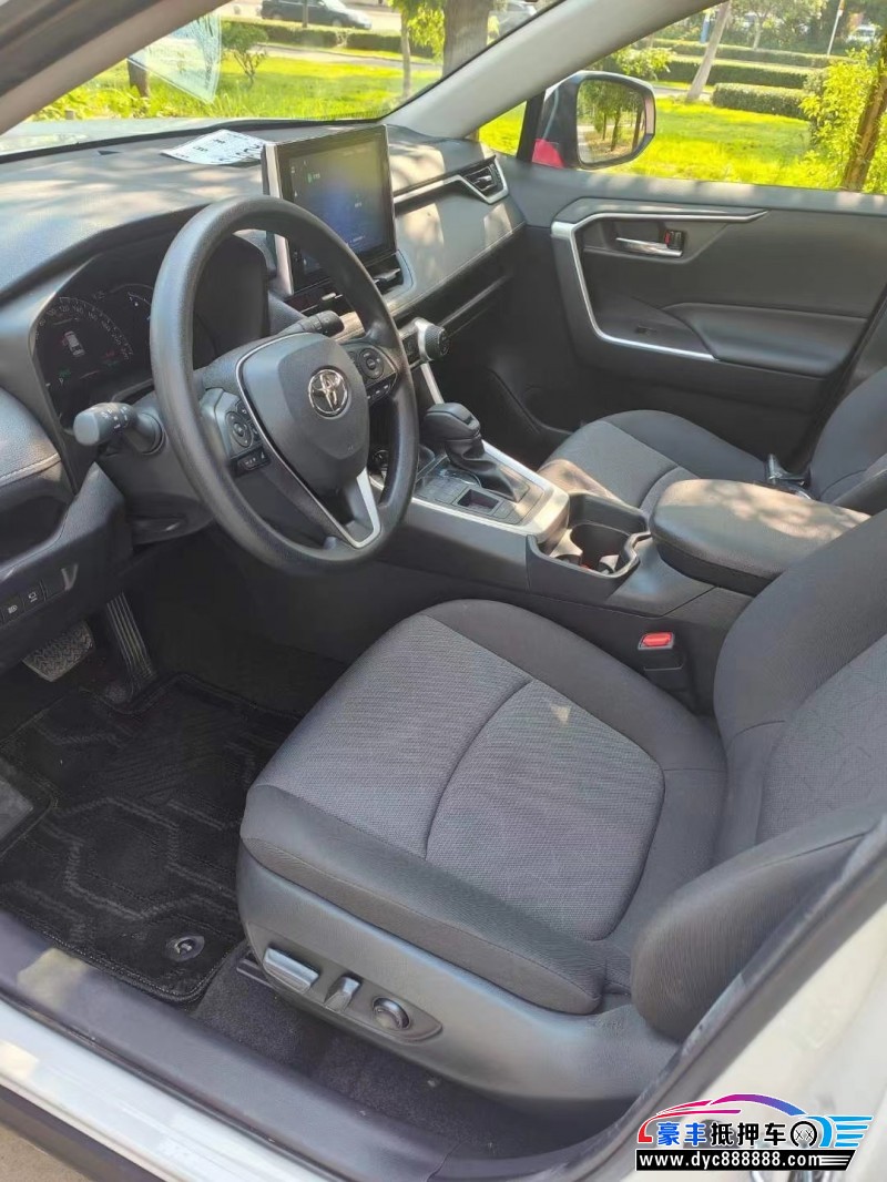 22年丰田RAV4轿车抵押车出售