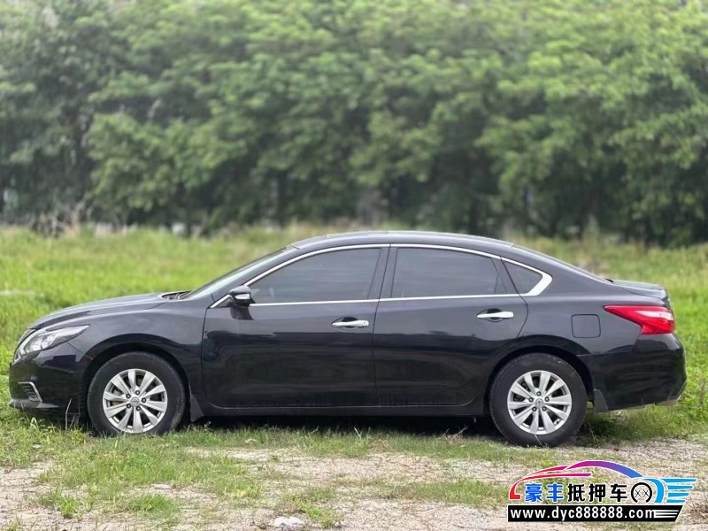 17年日产天籁轿车抵押车出售