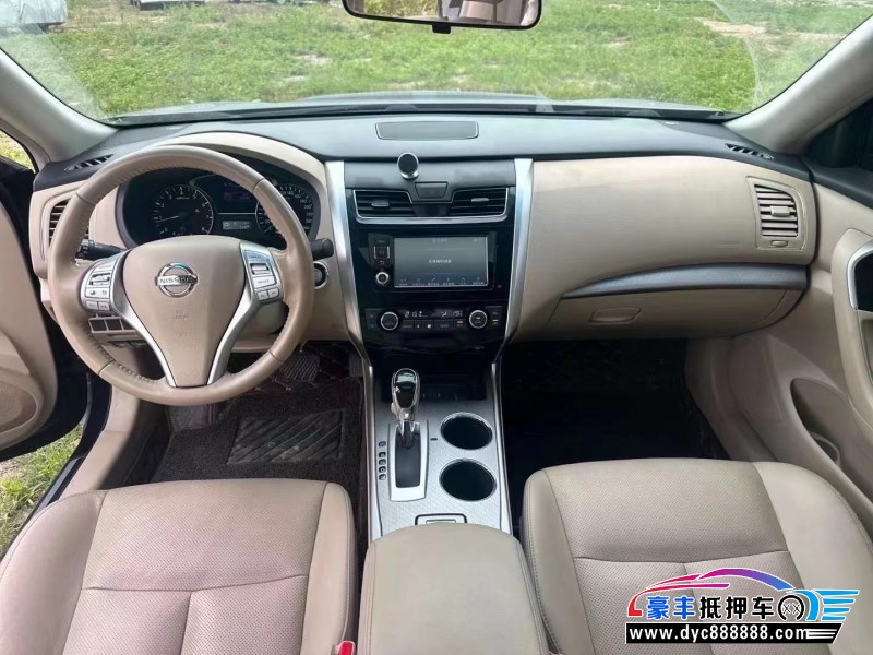 17年日产天籁轿车抵押车出售