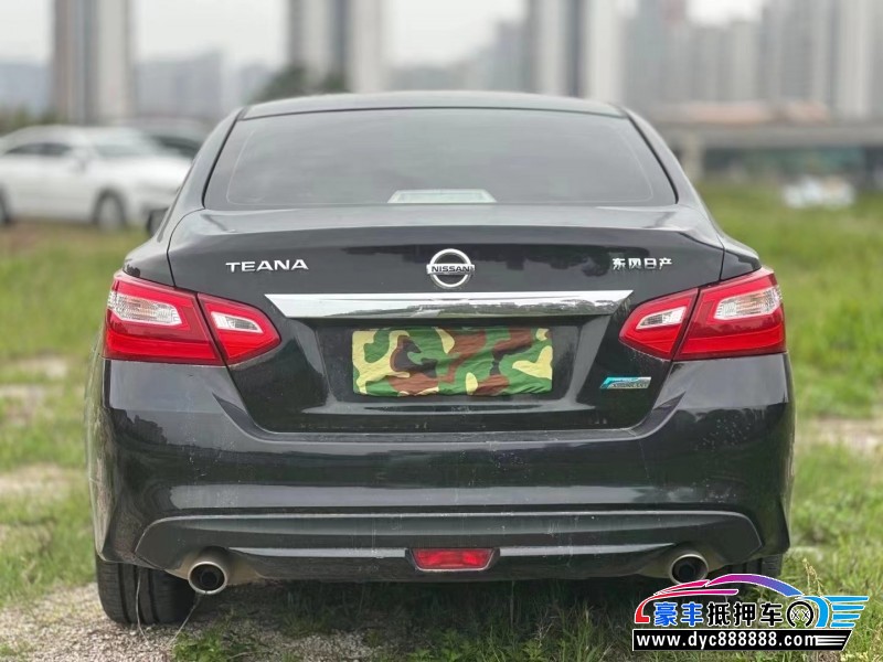 17年日产天籁轿车抵押车出售