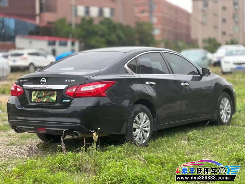 17年日产天籁轿车抵押车出售