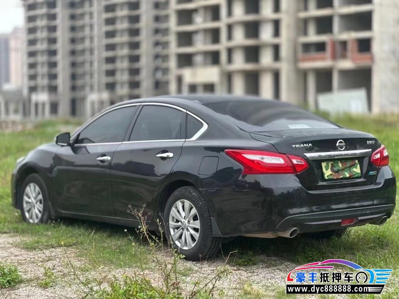 17年日产天籁轿车抵押车出售