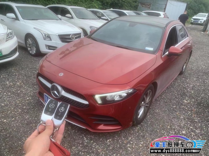 19年奔驰A轿车抵押车出售