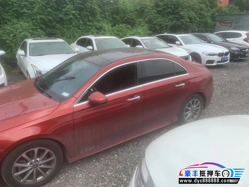 19年奔驰A轿车抵押车出售