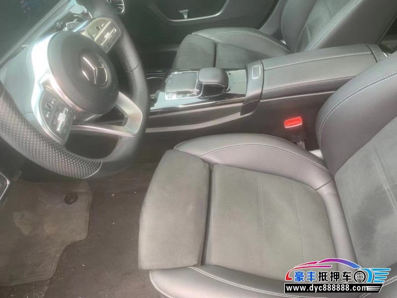 19年奔驰A轿车抵押车出售