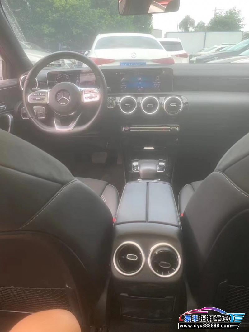 19年奔驰A轿车抵押车出售