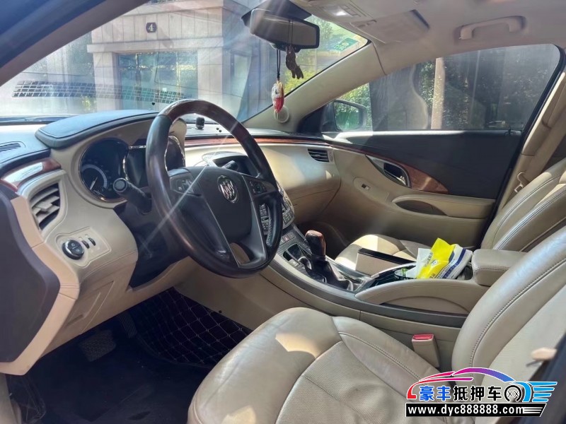 10年别克君越轿车抵押车出售