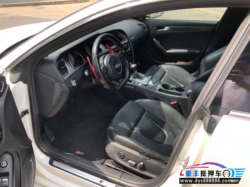12年奥迪S5轿车抵押车出售
