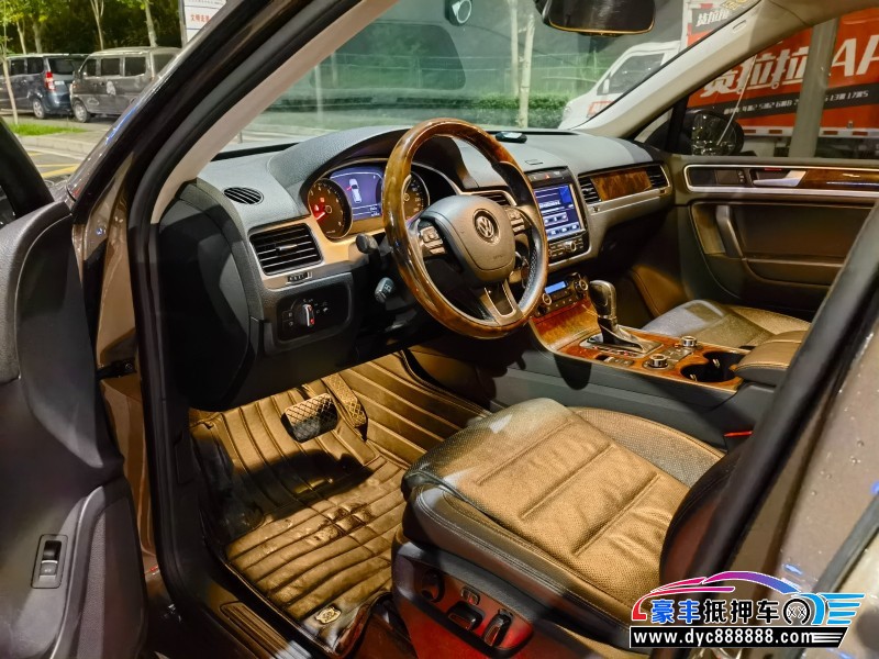 14年大众途锐SUV抵押车出售