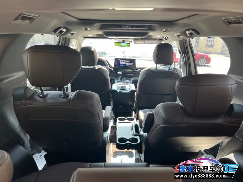 23年丰田塞纳轿车抵押车出售