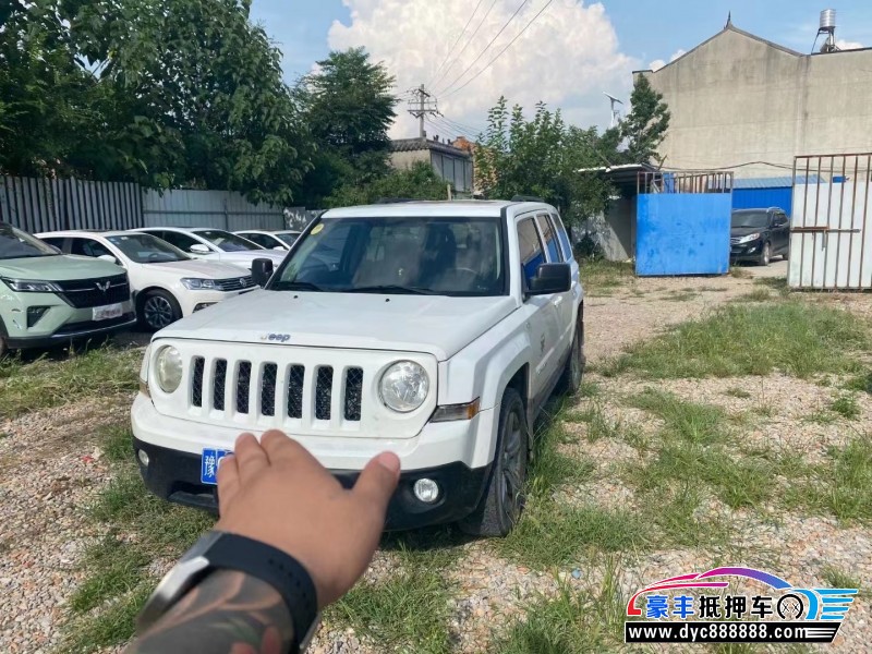 15年Jeep自由客SUV抵押车出售