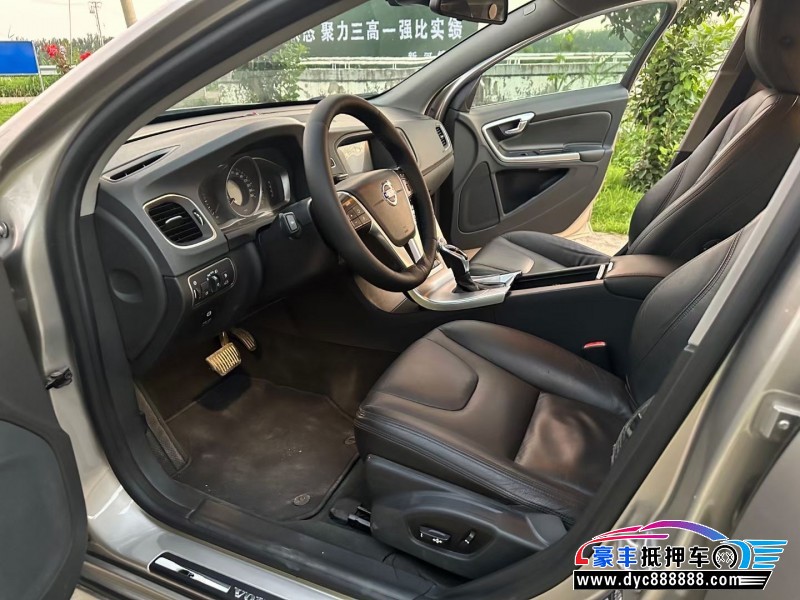 14年沃尔沃S60轿车抵押车出售