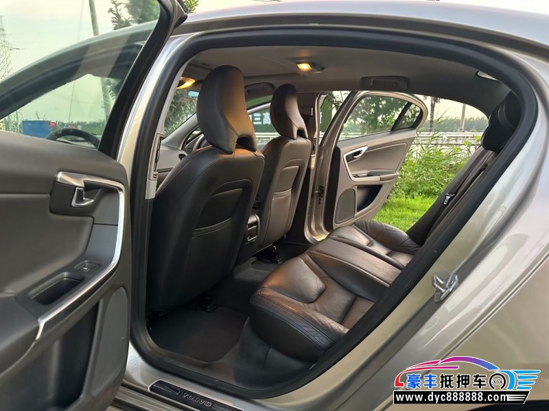 14年沃尔沃S60轿车抵押车出售