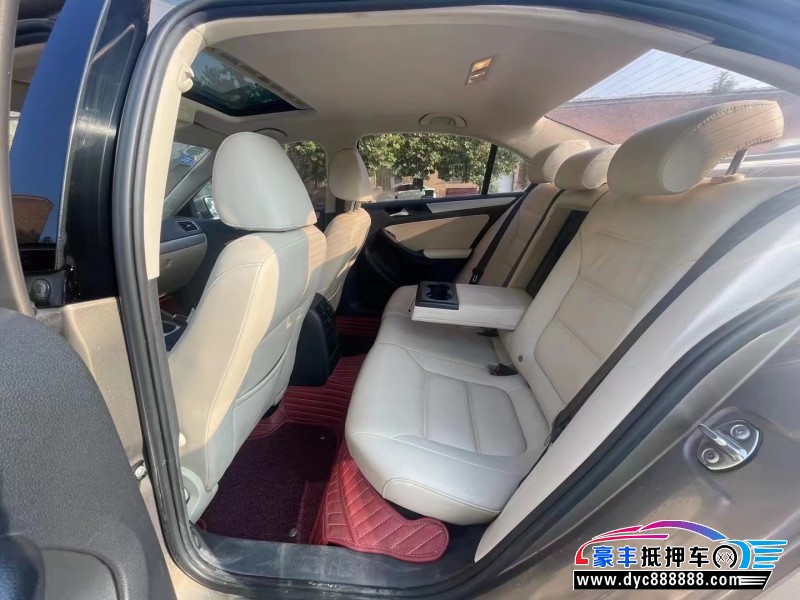 14年大众速腾轿车抵押车出售