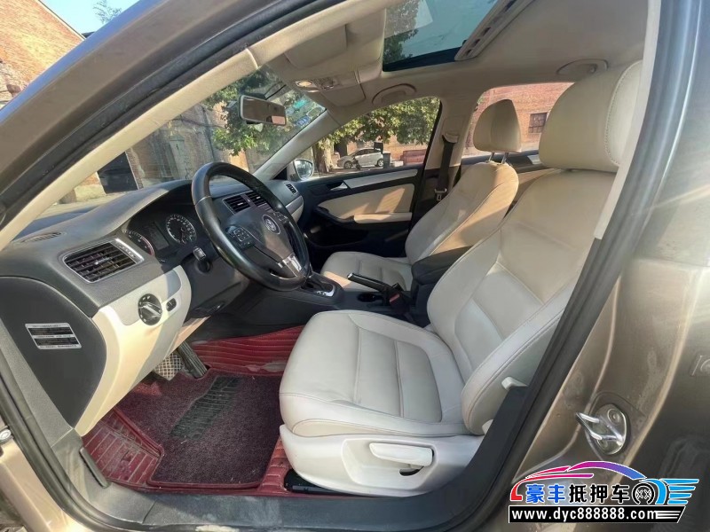 14年大众速腾轿车抵押车出售